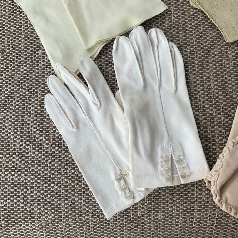 7 pair vintage gloves,neutral colors.Medium. - Picture 5 of 15